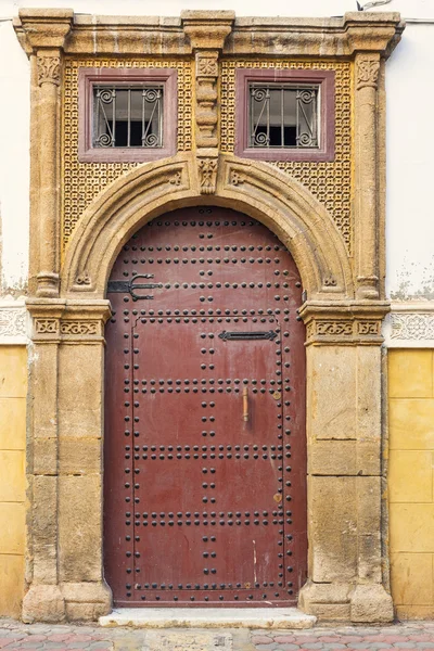 Orientalische Tür in Marokko, Afrika — Stockfoto