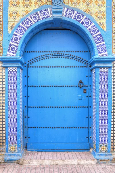 Staré a omšelé dveře, Maroko — Stock fotografie