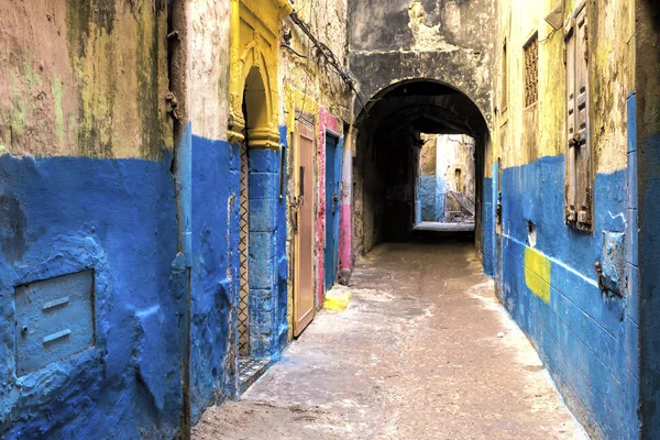 Typische Gasse in einer marokkanischen Stadt — Stockfoto