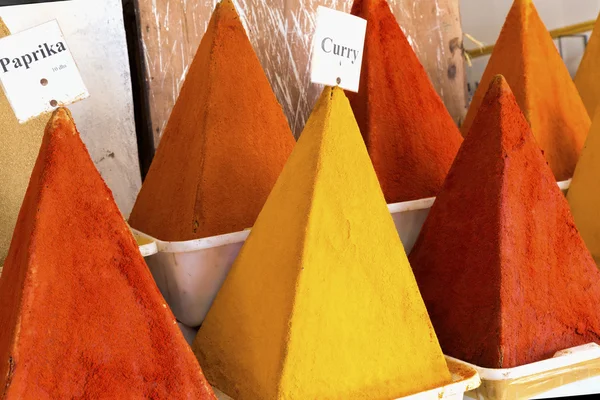Kryddor på en marknad i Marocko, Afrika — Stockfoto