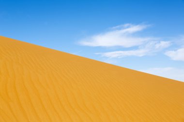 Mavi gökyüzü ile çöl arka plan