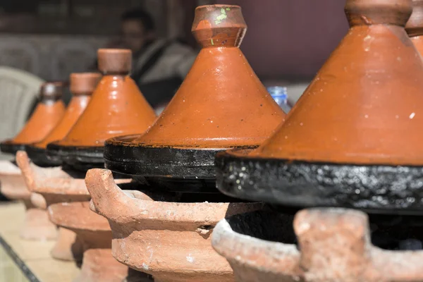 Traditional Moroccan Tajine pottery and dish — Stock Photo, Image