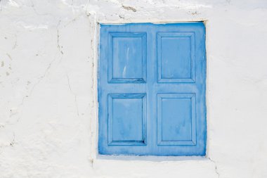 Yunanistan'ın kapalı boyalı pencere güneşlikler