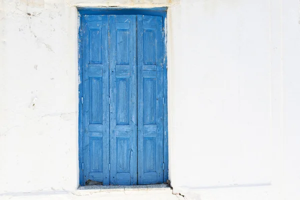Yunanistan kapalı boyalı kapı — Stok fotoğraf