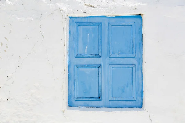 Κλειστό Χειροποίητη παράθυρο περσίδες στην Ελλάδα — Φωτογραφία Αρχείου