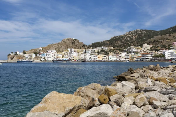 A cidade de Pigadia em Karpathos, Grécia — Fotografia de Stock