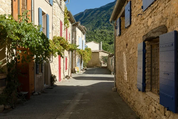 Ruelle Pittoresque Dans Village Montbrun Les Bains Dans Département Drôme — Photo