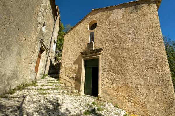 Chiesa Storica Nel Villaggio Montano Brantes Francia — Foto Stock
