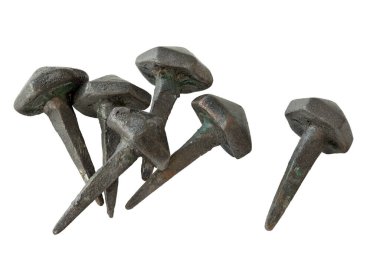 Beyaz arkaplanda el yapımı eski tırnaklar