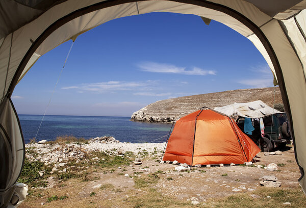 Джип и палатка
