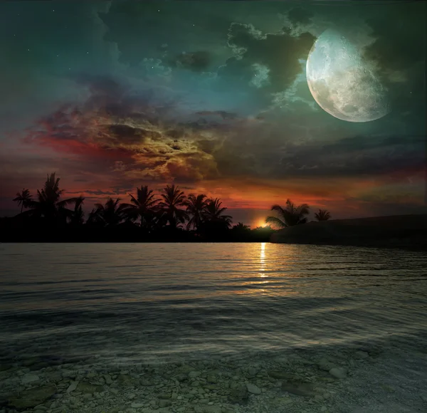 The ocean, sunset and moon — Stock Photo, Image