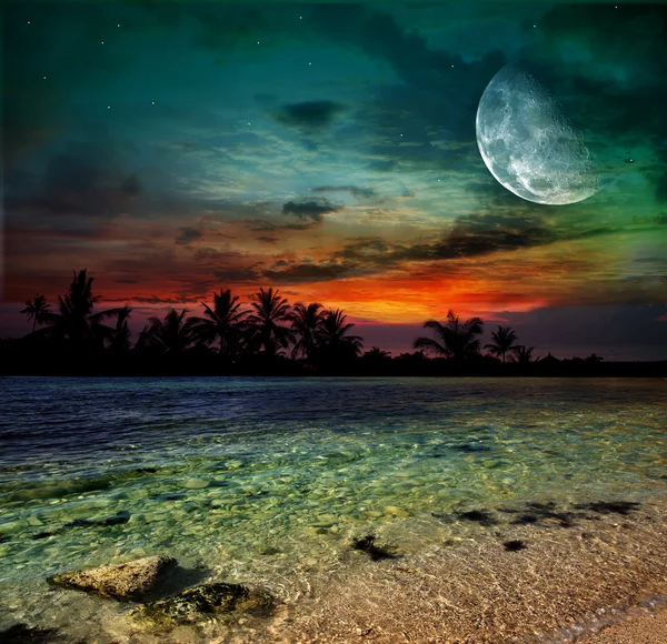 Oceano, tramonto e luna — Foto Stock