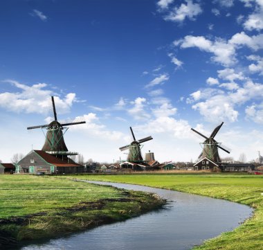 holland Village fabrikaları