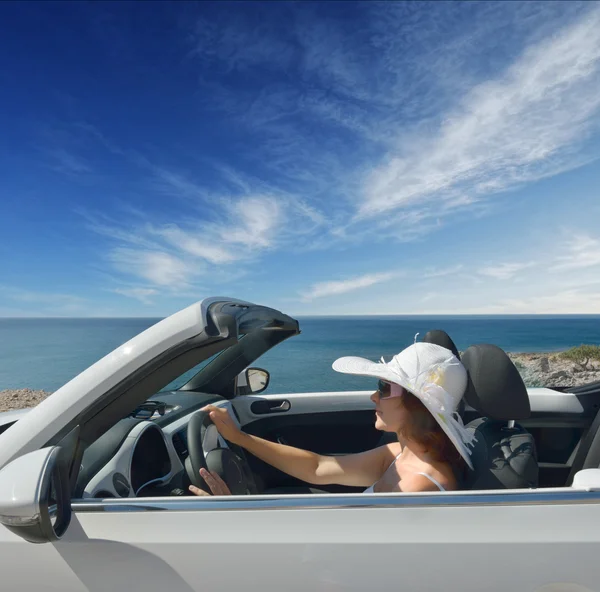 Een vrouw die reizen op vakantie — Stockfoto