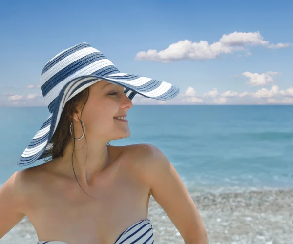 Fille dans le chapeau — Photo