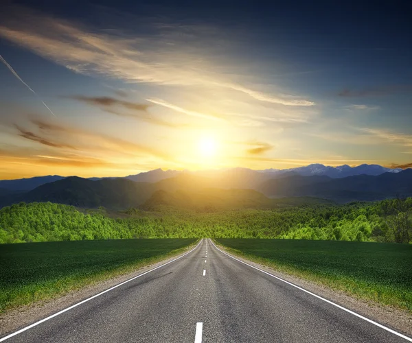 Camino en la montaña . — Foto de Stock