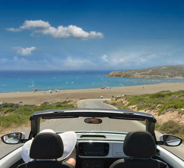 Woman on vacation. against the background of the sea in the car — Stock Photo, Image