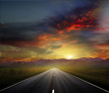 ülkede yol karanlık gökyüzü