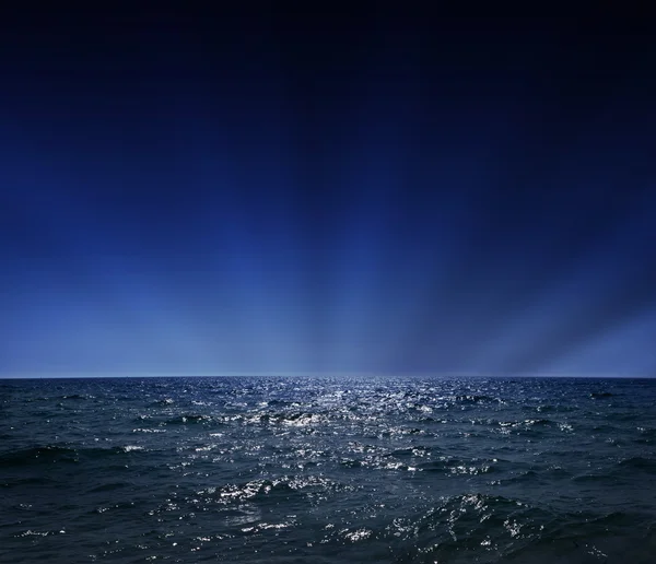 Ночной океан — стоковое фото
