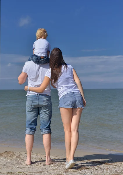 Young family on vacation. — Stock Photo, Image