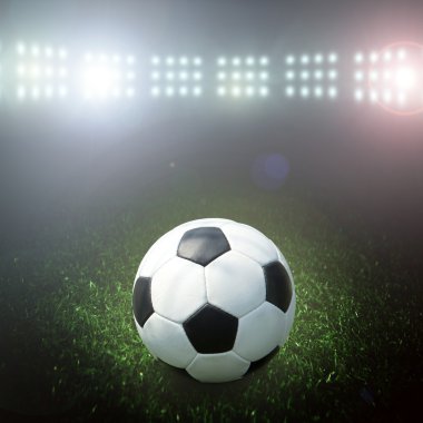 Futbol topu ile light stadyum alanında