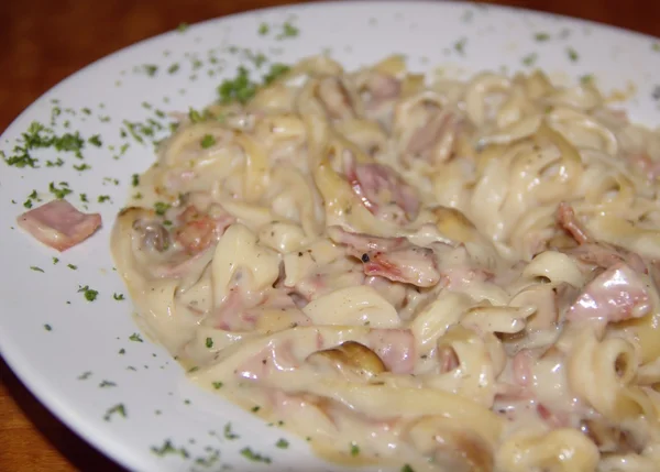 Juicy tasty pasta Alfredo on white plate — Stock Photo, Image