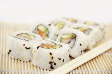 Sushi - leziz Kaliforniya rulo