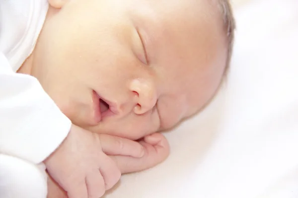 Retrato do bebê recém-nascido adormecido — Fotografia de Stock