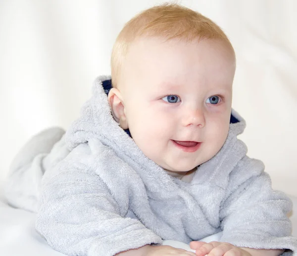 Bonito menino sorridente — Fotografia de Stock