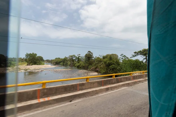 Fiume Palomino Colombiano Visto Finestrino Autobus Sulla Strada Del Sole — Foto Stock