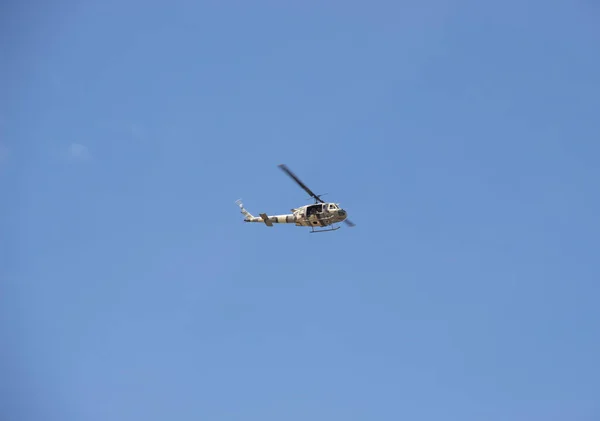 Yellow Green Army Helicopter Flying Blue Sky Background — Fotografia de Stock