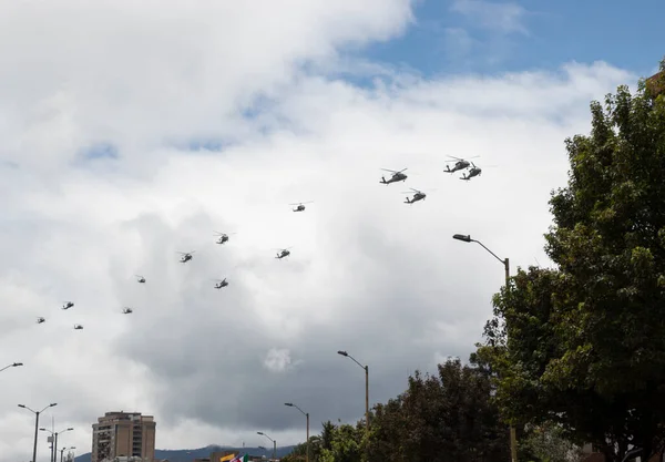 Army Helicopter Squad Flying Boyaca Avenue North City — Foto de Stock