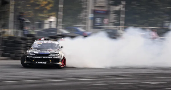 Coche a la deriva en el Gran Premio de Rumanía — Foto de Stock