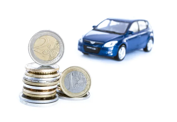 Χρήματα & αυτοκινήτων που απομονώνονται σε λευκό φόντο — Φωτογραφία Αρχείου
