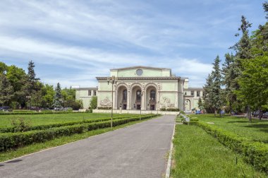 Bucharest, Romanya - ebilmek 09: 09 Mayıs 2013, Bükreş, Romanya cephesinde Romanya Ulusal opera. 