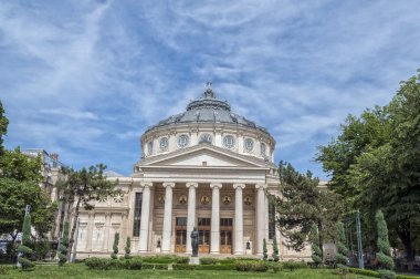Bucharest, Romanya - 9 Mayıs: Romen athenaeum üzerinde 09 Mayıs 2013, Bükreş, Romanya. 1888 yılında açılan bir konser salonu Bükreş Merkezi ve Romanya nın başkenti bir dönüm noktası olduğunu.