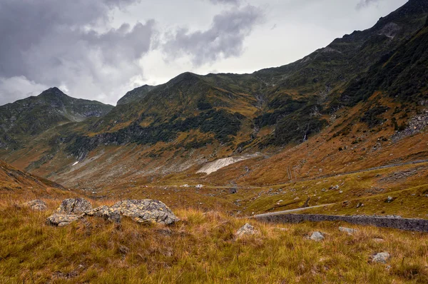 Bellissimo paesaggio montano in Carpazio — Foto Stock