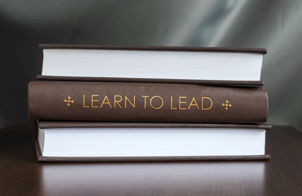 Learn to lead book concept. — Stock Photo, Image