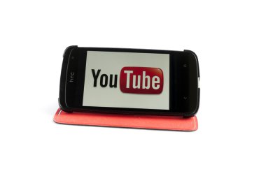 YouTube smartphone ekranında fotoğraf.