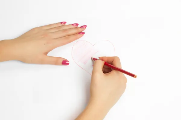 Manos pintando un corazón con un lápiz — Foto de Stock