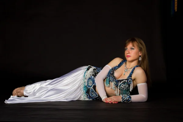 Belly dancer — Stock Photo, Image