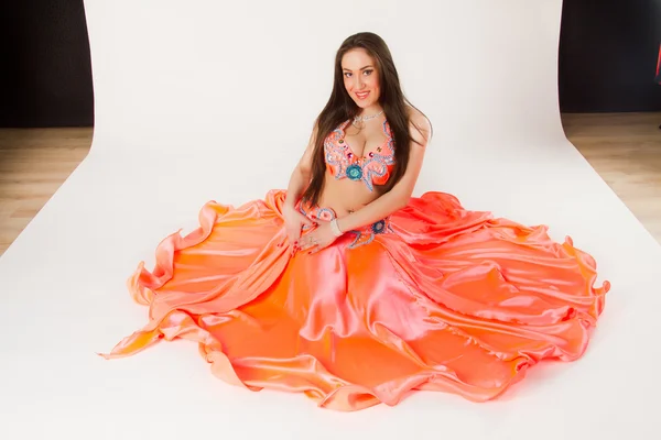 Belly dancer — Stock Photo, Image