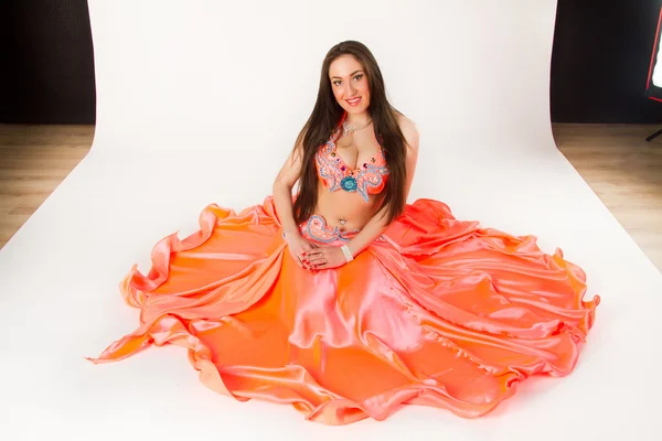 Belly dancer — Stock Photo, Image