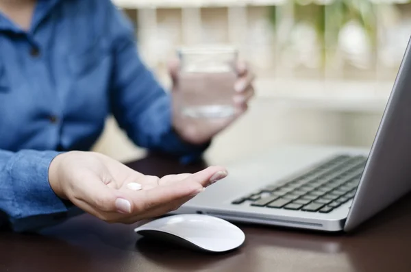 Taking medicine — Stock Photo, Image