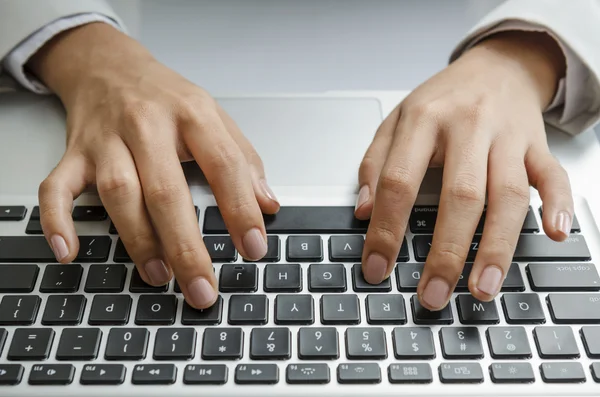 Digitação no teclado — Fotografia de Stock