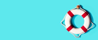 Mavi arka planda can simidi. Boşluğu kopyala