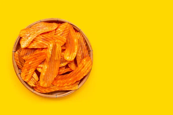 Spicy Snack Banana Slice Chips Paprika Flavor Bamboo Basket Yellow — Stock Photo, Image