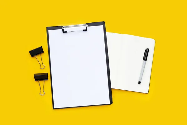 Blank Paper Black Clipboard Black Office Paper Clips Notebook Pen — Stock Photo, Image