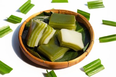 Buharda pişmiş pandan pastası. Tayland tatlısı