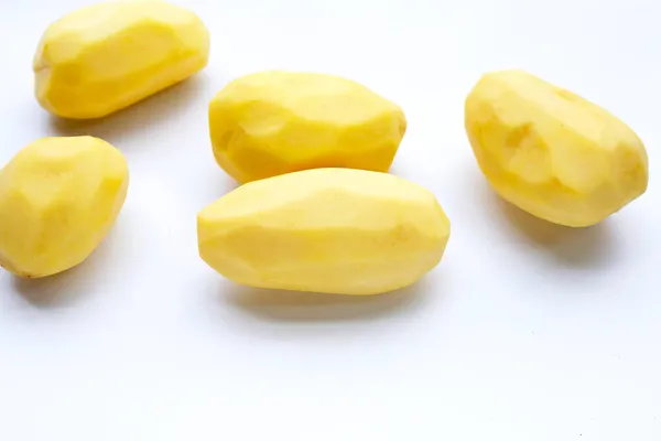Rohe Geschälte Kartoffeln Auf Weißem Hintergrund — Stockfoto
